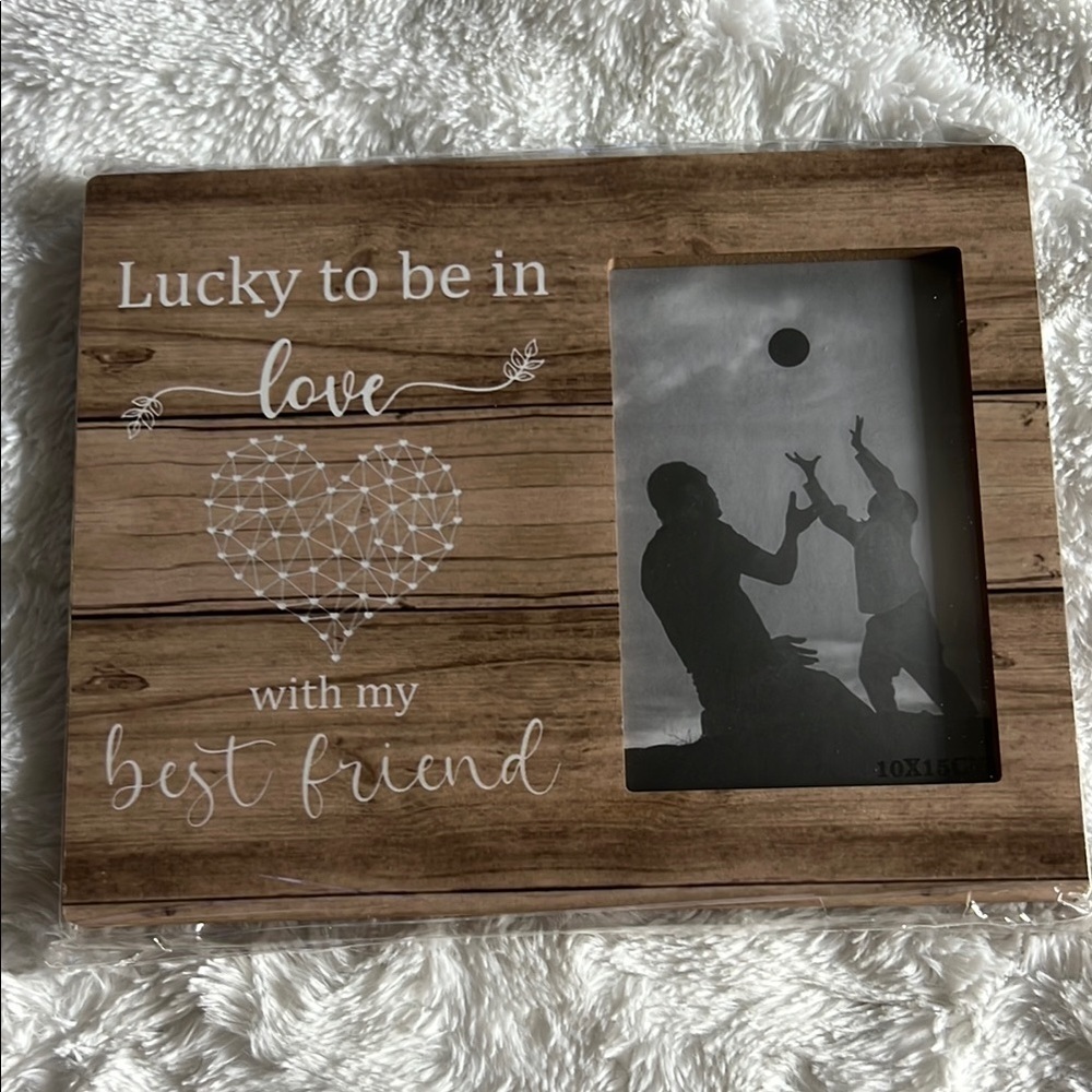 Romantic Wooden Picture Frame 4x6 – Anniversary or Valentine’s Gift for Couples